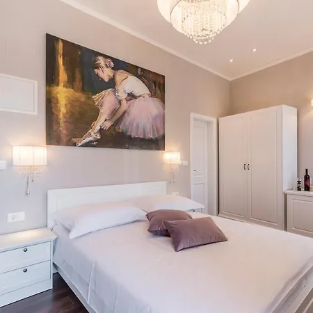 فندق مبيت وإفطار Theatre Of Dreams 4*