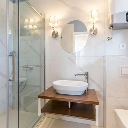 Theatre Of Dreams سبليت