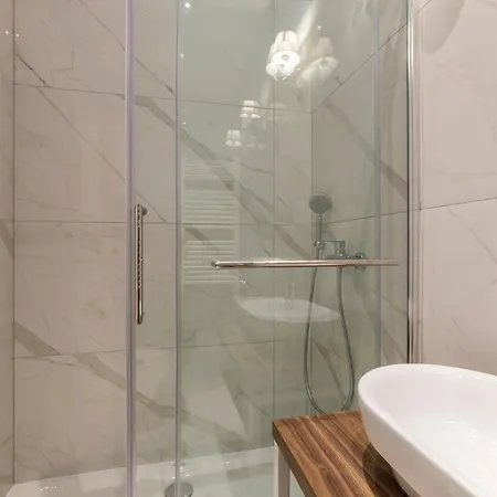 Theatre Of Dreams Bed & Breakfast 4*