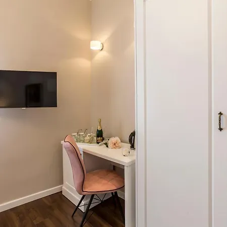 Theatre Of Dreams Bed & Breakfast 4*