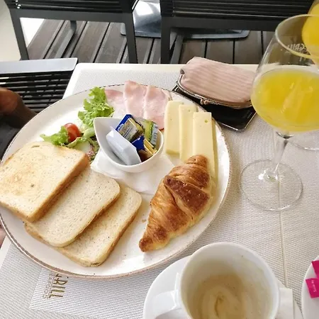 Bed & Breakfast Theatre Of Dreams 4*