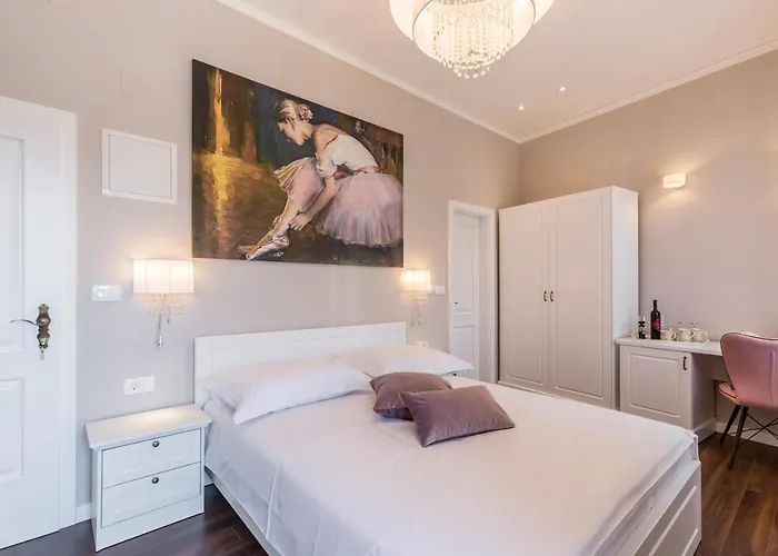 Bed & Breakfast Theatre Of Dreams 4*