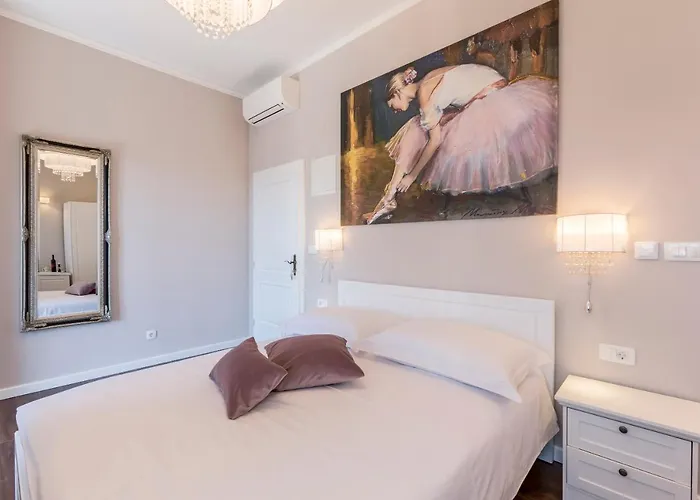 Theatre Of Dreams Bed & Breakfast 4*