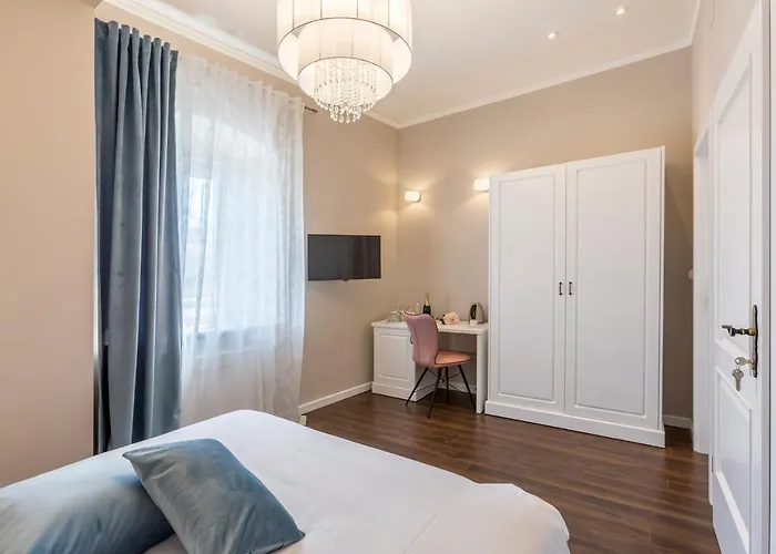 Bed & Breakfast Theatre Of Dreams